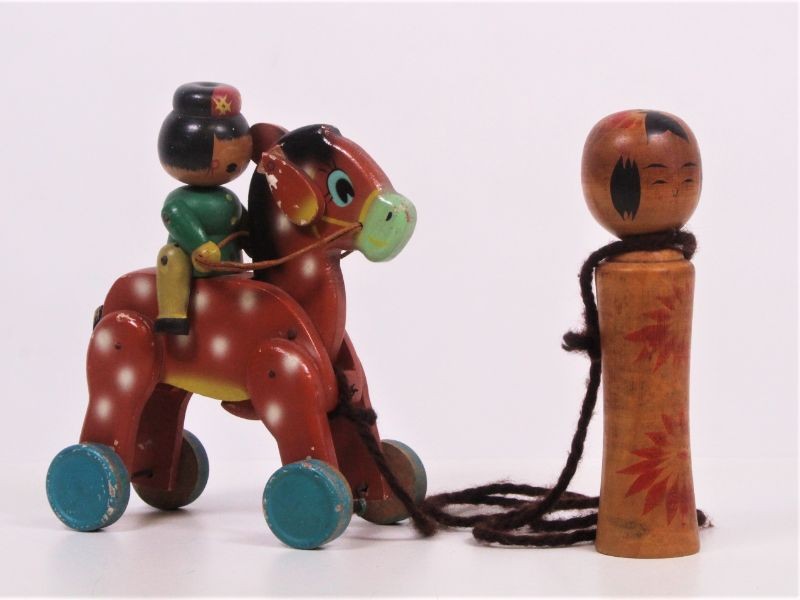 Gesigneerde vintage Kokeshi + ééntje te paard - JAPAN